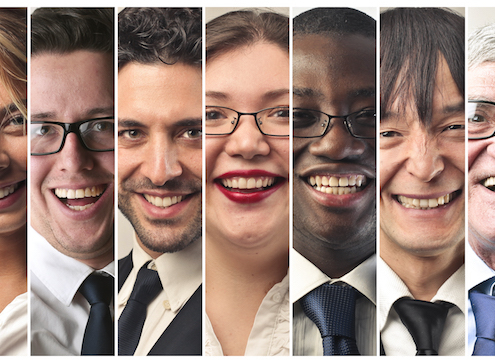 Personnes souriantes